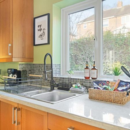 3 Bedroom House - Well Presented - Spacious - Flexible Check In - Free Parking Nottingham Buitenkant foto