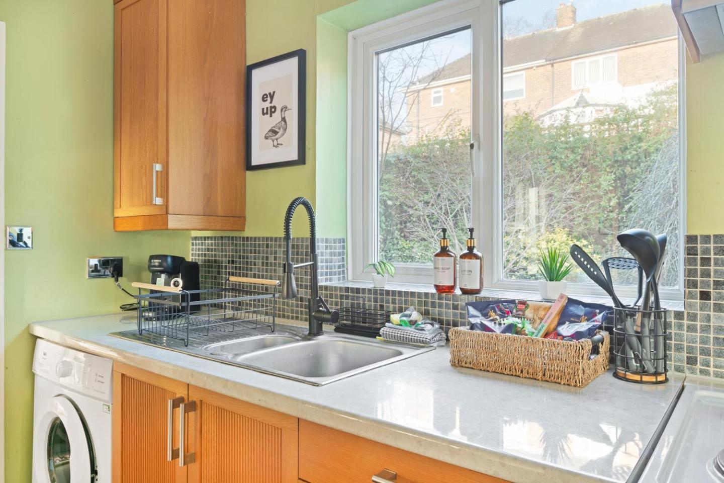 3 Bedroom House - Well Presented - Spacious - Flexible Check In - Free Parking Nottingham Buitenkant foto