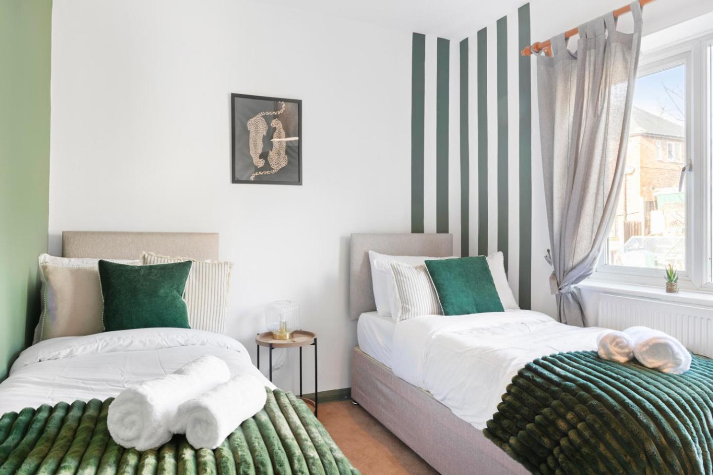 3 Bedroom House - Well Presented - Spacious - Flexible Check In - Free Parking Nottingham Buitenkant foto